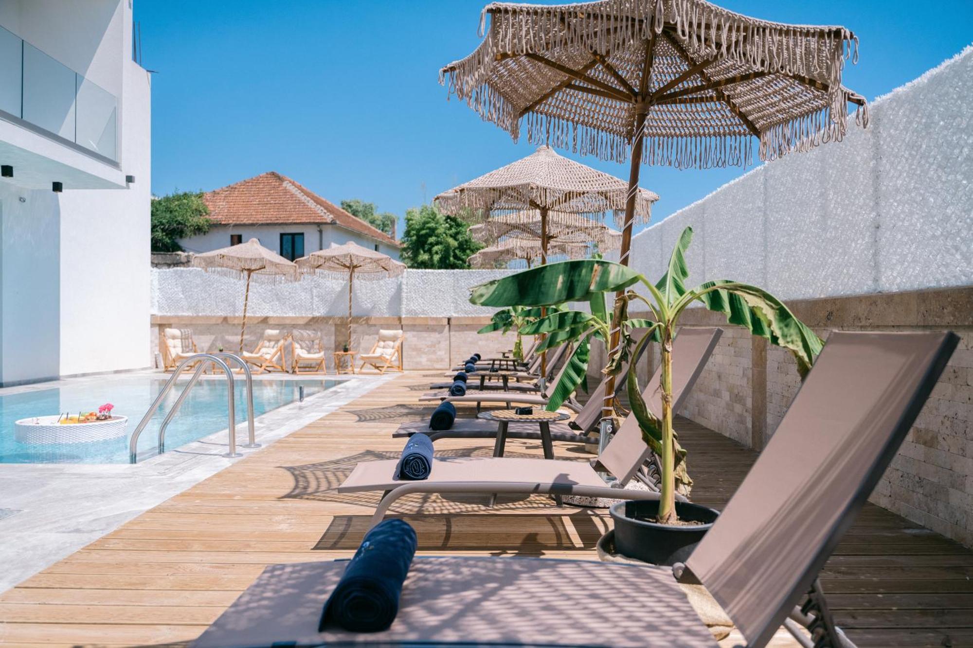 Hotel Teuta ウルツィニ エクステリア 写真