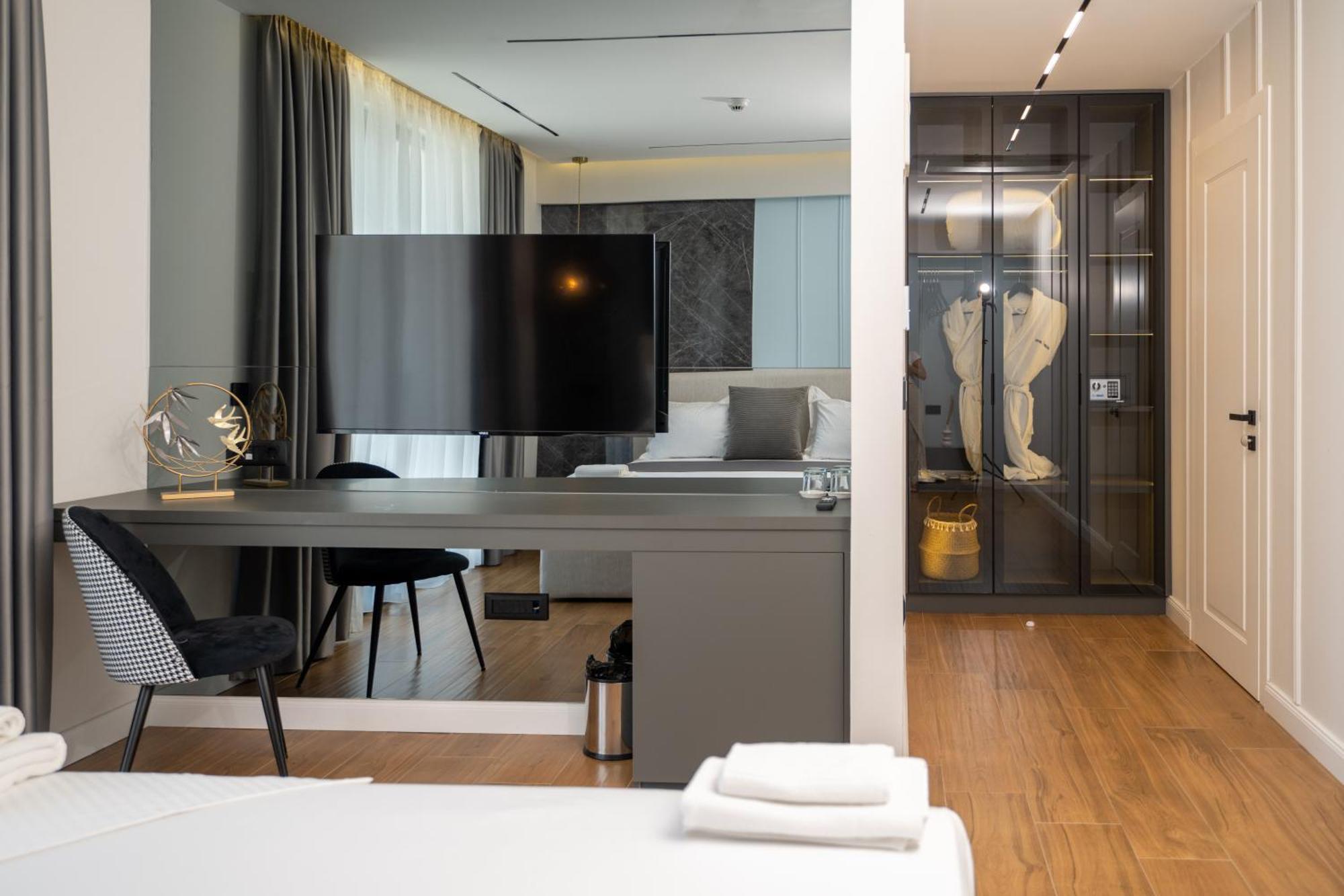 Hotel Teuta ウルツィニ エクステリア 写真