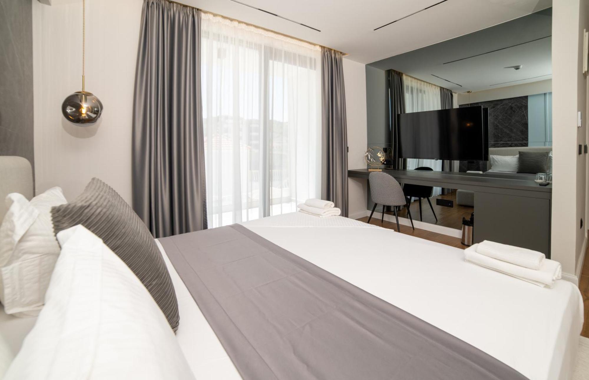 Hotel Teuta ウルツィニ エクステリア 写真